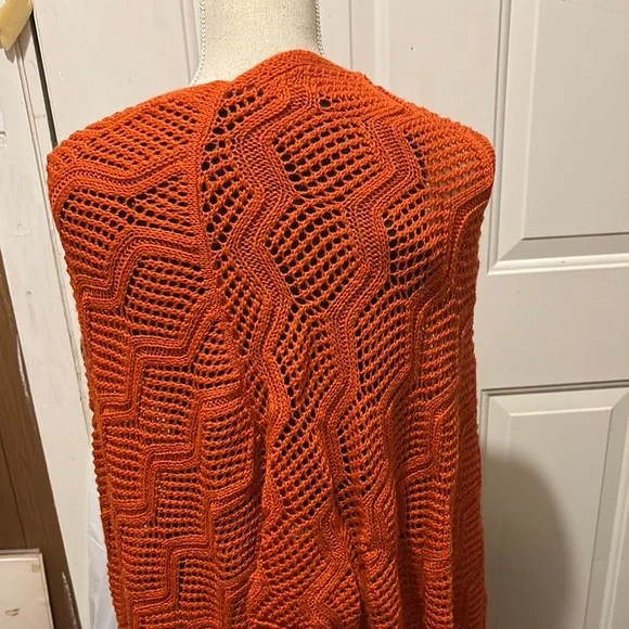 Knit pull over Shawl with Fringe - Picture 4 of 4